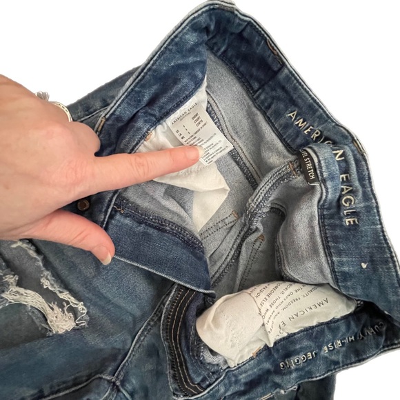 American Eagle distressed holy jeans - next level stretch size 6 short - Picture 3 of 4
